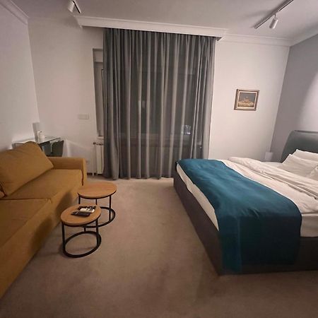Town Place Charlie Belgrad Exterior foto