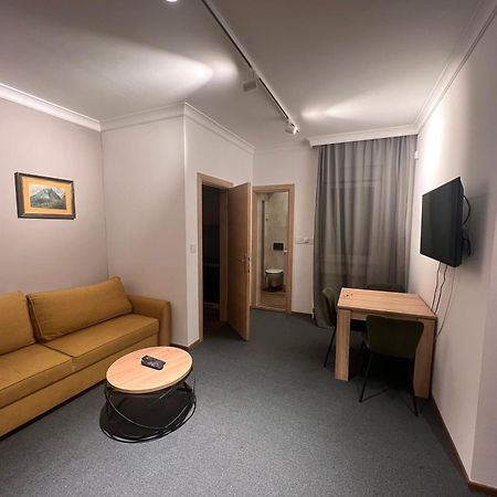 Town Place Charlie Belgrad Exterior foto